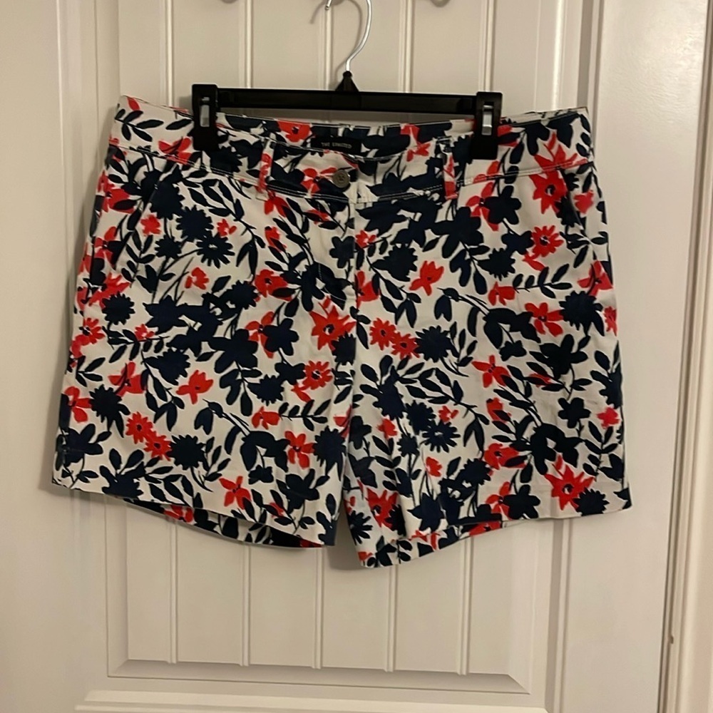4th of July The Limited red,white & blue shorts women’s size 14 floral print